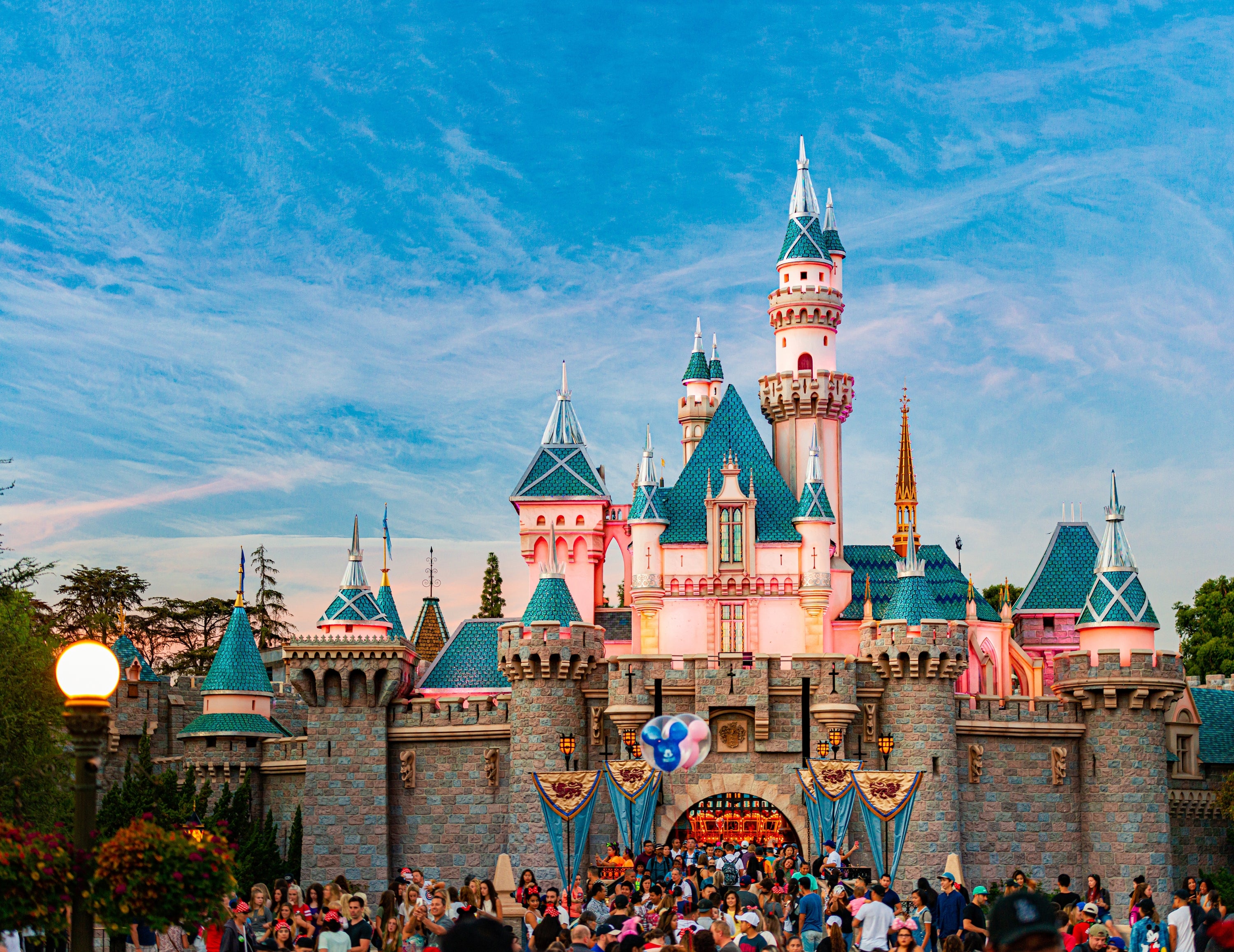 Top 10 Things to Do in Disneyland - A Guide for First-Time Visitors